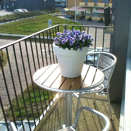 Apartment Berg En Zee 2